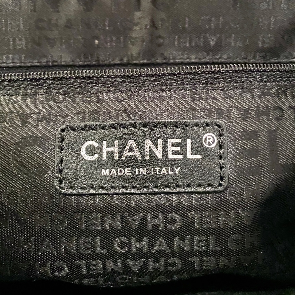 Chanel Tweed Camellia Messenger Flap Bag - Picture 11 of 16